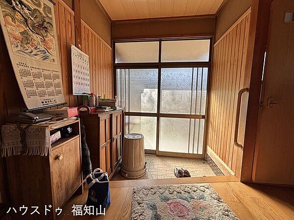 玄関を拡大表示