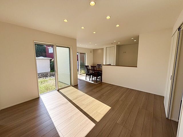 リビング/ダイニング 四日市市曙1丁目