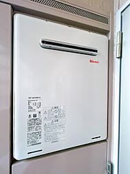 【リフォーム中　11/22撮影】給湯器の写真です。玄関横にございます。