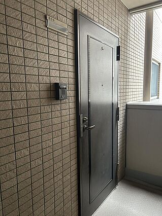 。玄関前は圧迫...