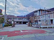 高校「長野県長野商業高校まで575m」