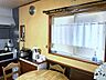 キッチン：大きな窓がある食卓で美味しい食事ができます