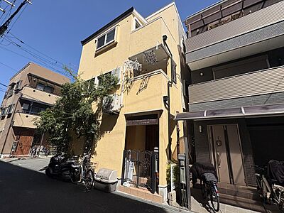 外観:現地(2025年8月)撮影玄関ポーチ付きです 外観:現地(2025年8月)撮影玄関ポーチ付きです