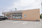 セブン-イレブン 赤堀間野谷店 899m