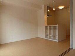 オペラハウス上大島 B 2階1LDKのリビング/ダイニング