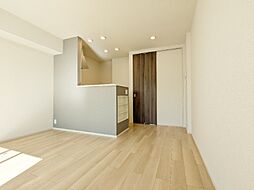 ルーツショア III 2階1LDKのリビング/ダイニング