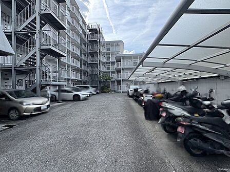 駐車場、バイク置き場