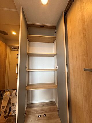 玄関横の収納