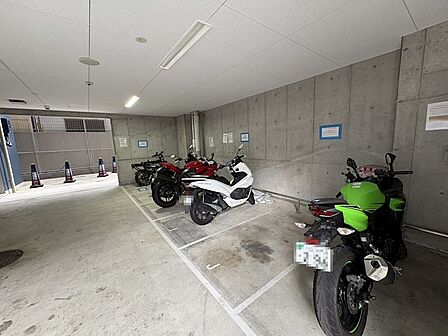 敷地内バイク置場