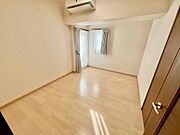 2面窓のお部屋は日当たりもよくお部屋が明るく感じることができます！