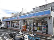 ローソン　高槻北柳川店 徒歩7分。 560m