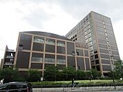 私立関西大学高槻ミューズキャンパス 890m