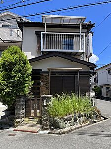 外観：現在古家が建っています。現状有姿渡しです。