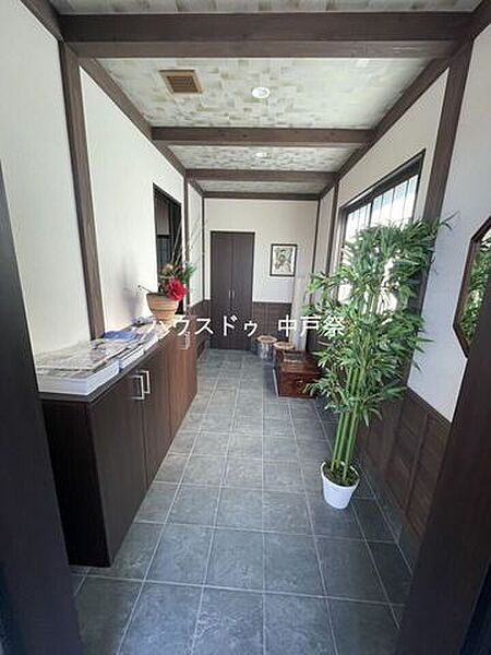 玄関を拡大表示