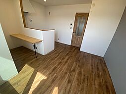 リノリノアパートメント江波 1階1LDKのリビング/ダイニング