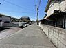外観：前面道路含む現地写真