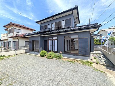 外観:南向きで陽当たり良好です!南面のお庭スペースが建物の陽当たりを守ります!(2026年6月撮影)※リフォーム後写真 外観:南向きで陽当たり良好です!南面のお庭スペースが建物の陽当たりを守ります!(2026年6月撮影)※リフォーム後写真
