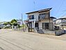 外観：三方向の道路に面した開放感ある敷地です！落ち着きある住宅街なので、子育て世帯にもおすすめです！(2026年6月撮影)※リフォーム前写真