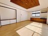 室内：*. ダイニングキッチン .*  折上げ天井になっているので解放感があります♪