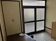 【玄関】自然光が入る明るい玄関♪