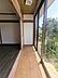 室内：【縁側】あたたかな光が入る縁側で、のんびりくつろぐことができます。※リフォーム後のお写真です。
