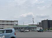 ファミリーマート　近鉄九条駅前店まで450メートル