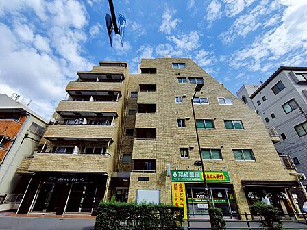 飽きのこないシンプルモダンな外観です。