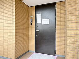 清潔感のある落ち着いた雰囲気の玄関です。