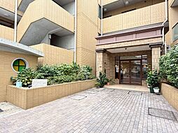 上質感漂う玄関アプローチです。