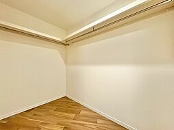 家電やスーツケース、ストック品など何でも片付く嬉しい空間です。
