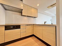 開放感のあるキッチンスペース。調理をしながら、会話も弾みそうですね。