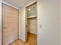 家電やスーツケース、ストック品など何でも片付く嬉しい空間です。