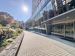 上質感漂う玄関アプローチです。