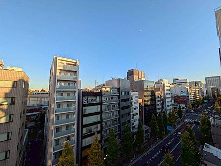 陽当たり・通風・開放感に恵まれた環境です。
