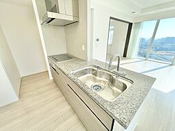 開放感のあるキッチンスペース。調理をしながら、会話も弾みそうですね。