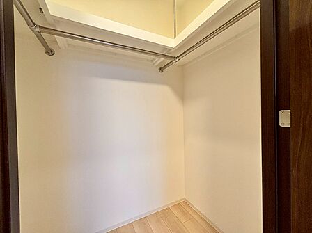 家電やスーツケース、ストック品など何でも片付く嬉しい空間です。