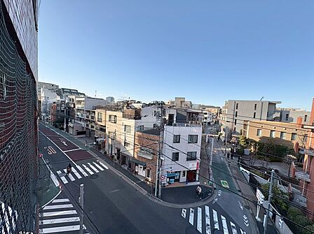 眺望や窓からの景色が良いと、家で過ごす時間も快適です。