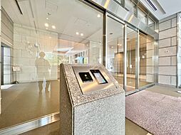 誰が来てもわかる様にモニター付きインターホンを設置。