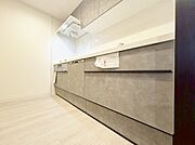 開放感のあるキッチンスペース。調理をしながら、会話も弾みそうですね。