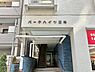その他：【エンブレム】スタイリッシュなエンブレム。お洒落なマンションは入り口から。