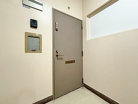 清潔感のある落ち着いた雰囲気の玄関です。