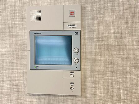 誰が来てもわかる様にモニター付きインターホンを設置。
