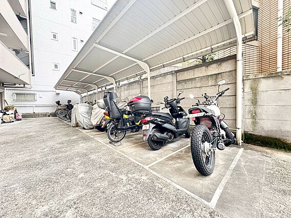 バイク置き場も...