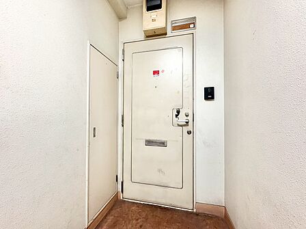 清潔感のある落ち着いた雰囲気の玄関です。