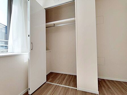 収納スペースが付いていて、お部屋を広く使っていただけます。