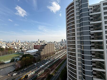陽当たり・通風・開放感に恵まれた環境です。