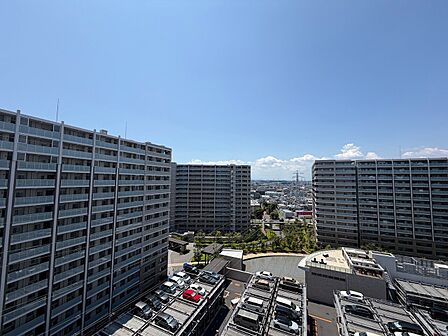 陽当たり・通風・開放感に恵まれた環境です。