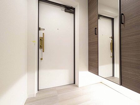 清潔感のある落ち着いた雰囲気の玄関です。