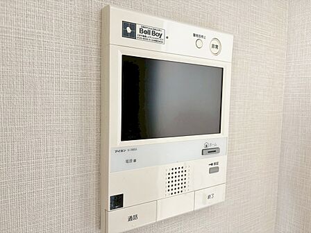 誰が来てもわかる様にモニター付きインターホンを設置。