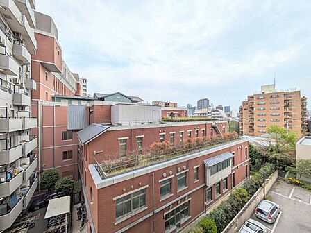 眺望や窓からの景色が良いと、家で過ごす時間も快適です。